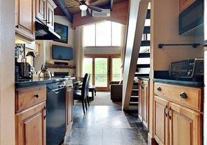 Timberline 317 Studio Loft Deluxe ~ Hot Tub~Pool~WiFi~Ski-in/out~Local Shuttle