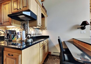 Timberline 317 Studio Loft Deluxe ~ Hot Tub~Pool~WiFi~Ski-in/out~Local Shuttle