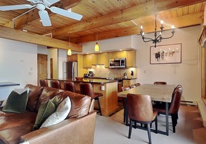 🌲Timberline B2A Deluxe 3-Bedroom ~Hot Tub~Pool~WiFi~Ski-in/out~Local Shuttle🌲