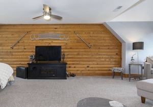 Tip Top King Room - Mountain VIew