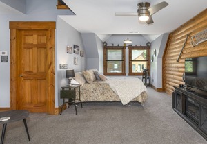 Tip Top King Room - Mountain VIew