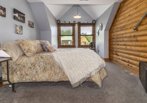 Tip Top King Room - Mountain VIew