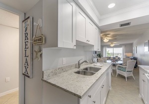 Top Floor John's Pass Village Views - Madeira Norte #503