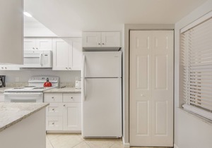 Top Floor John's Pass Village Views - Madeira Norte #503