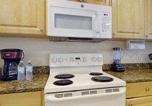 Treasure Island Premier Beachfront Resort. Pool, Kids Pool, Hot Tub, On Site Cafe, Gulf View, Beach.