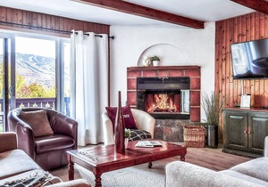 Tremblant Hotel Du Lac - Amazing Lake and Mountain View (G475) | 5 min from Tremblant Resort