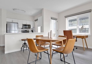 Trendy Bellevue 2BR w/Pool, Spa & Gym, close to shopping, by Blueground