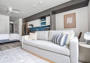 Trendy Capitol Hill Studio w/Gym & Roof Deck, near I-5, by Blueground