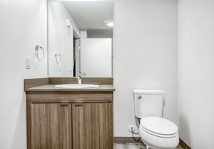 Trendy Capitol Hill Studio w/Gym & Roof Deck, near I-5, by Blueground