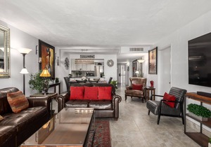 TRENDY Lakefront + 3 KING beds + HEATED pool