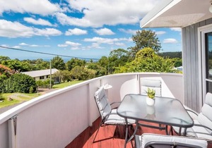 TRI-LIVING WITH COASTAL VIEWS / TAMBORINE MOUNTAIN