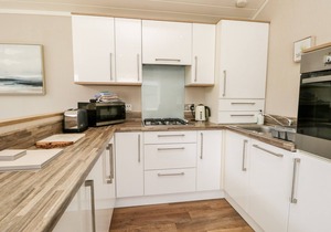 TROUTBECK LODGE, pet friendly, with hot tub in Windermere