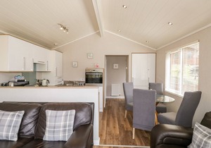 TROUTBECK LODGE, pet friendly, with hot tub in Windermere