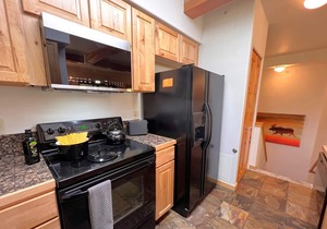 Twin Elk Mount Lincoln Condo Ski-In Hot Tub Walk to Main St!