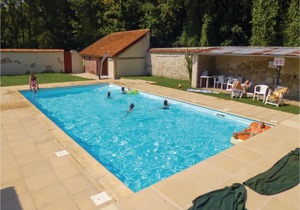 Two-Bedroom Apartment in Ocquerre