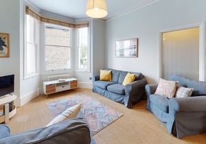 UK.LO.TOR - Amazing 2 bedroom maisonette in Shepherd's Bush