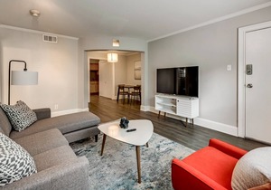 Unique 2Bd/2Bt Flat - Oaklawn!