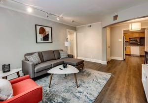 Unique 2Bd/2Bt Flat - Oaklawn!