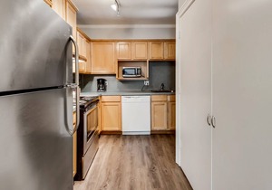 Unique 2Bd/2Bt Flat - Oaklawn!