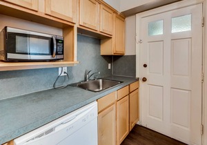Unique 2Bd/2Bt Flat - Oaklawn!
