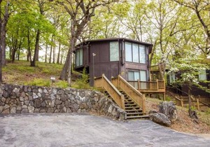 UNIT 17 - TREETOP 2 BEDROOM VILLA