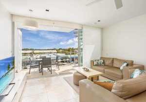 Unit 203 Plantation - Rainbow Beach, Plantation Resort Top Floor, Aircon, Free Wi-Fi