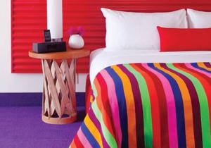 Unwind and Relax in Palm Springs! Mountain view, Pool, Parking Onsite!