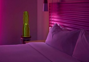 Unwind and Relax in Palm Springs! Mountain view, Pool, Parking Onsite!