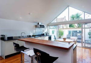 UP TO 20% OFF - Brilliant in Balham - Three Bedroom Apartment, Sleeps 5 - Veeve