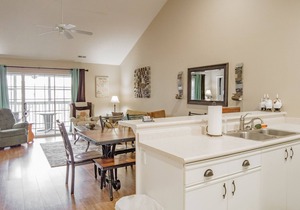 Updated 2 BR Condo ~ Near the 76 Strip! FREE TICKETS INCLUDED! (CH1-35)