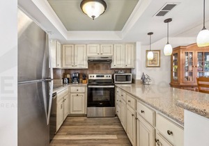 Updated 3rd Floor, 2 Bed/2 Bath Oceanfront condo sleeps 6. Beach view balcony & pool