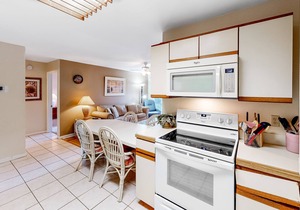 Updated condo with patio, central AC, washer/dryer, indoor pool, & tennis