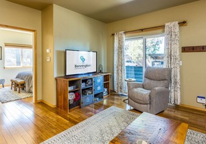 Updated condo with Pine Forest Views, Bikes - POWDK7