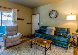 Updated condo with Pine Forest Views, Bikes - POWDK7