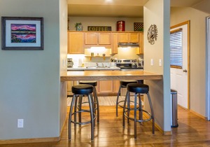 Updated condo with Pine Forest Views, Bikes - POWDK7
