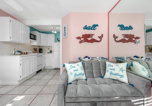 Updated! Just Steps to the Sand! FREE Activities! Onsite Laundry & Free Parking ~ Sea Rocket #1