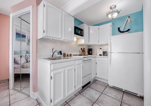 Updated! Just Steps to the Sand! FREE Activities! Onsite Laundry & Free Parking ~ Sea Rocket #1