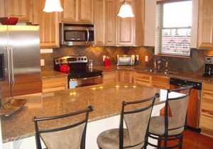 Upscale 3BR In Town with Pool, Walking Distance To Shops/Restaurants/Park