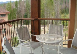Upscale 3BR In Town with Pool, Walking Distance To Shops/Restaurants/Park