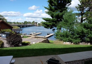 Upscale Lakefront 3 Bdrm Townhouse on Lake Minocqua. Walk to Downtown!