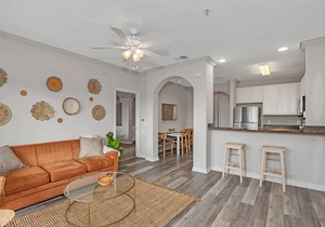 Upstay Large Family Condo w Pool, Sauna