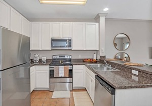 Upstay Large Family Condo w Pool, Sauna