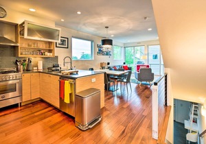 Urban Seattle Retreat w/ Rooftop Deck & Views