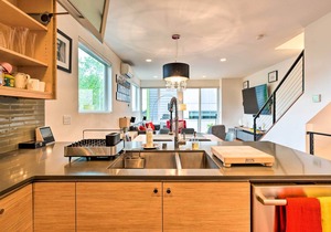 Urban Seattle Retreat w/ Rooftop Deck & Views