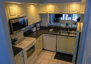 Vacation Day Is Always A Great Idea! Kitchenette, Clubhouse with BBQ Grill Area