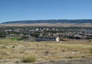 Vacation Is Calling! 2 Classic Units, Indoor Pool, Walk to Casper Planetarium