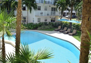 Vacation Starts Here! 2 Convenient Rooms, On-site Pool, Private Beach Access