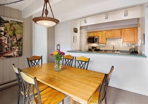 Vail 2-bedroom condo with pool & Hot tub