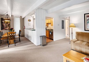 Vail 2-bedroom condo with pool & Hot tub