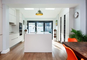 Veeve - Bright by Wimbledon Park